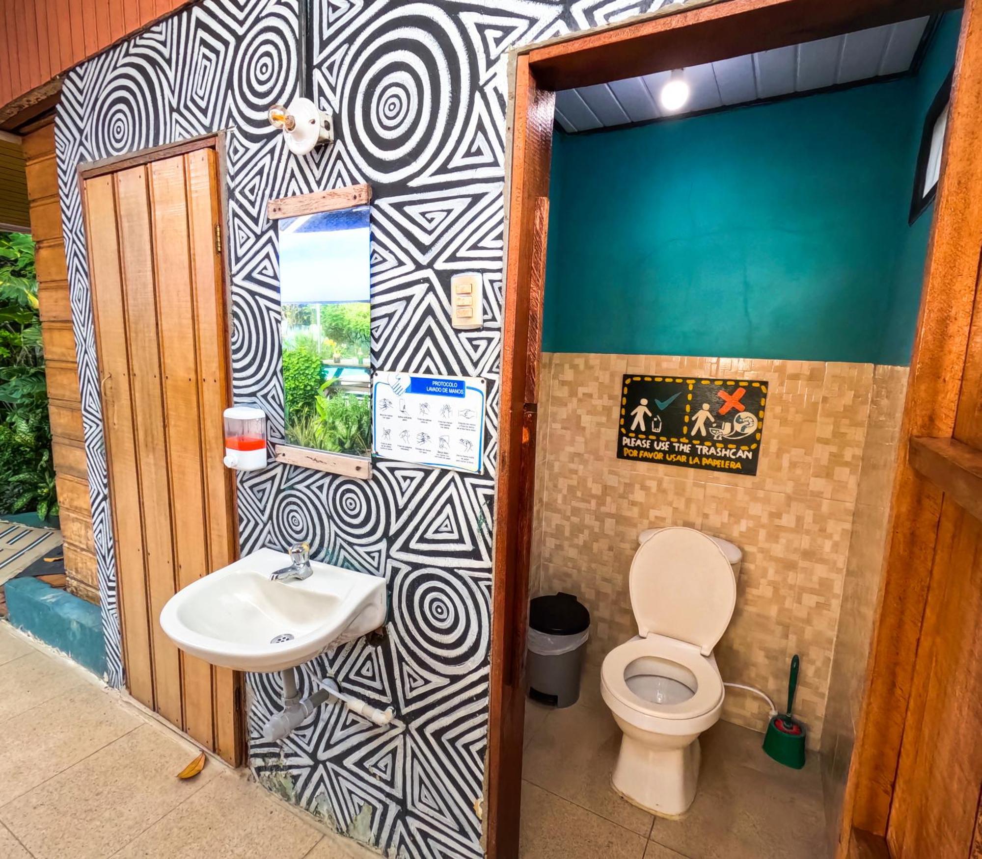 Hostel Casa De Las Palmas Tours Leticia Eksteriør billede