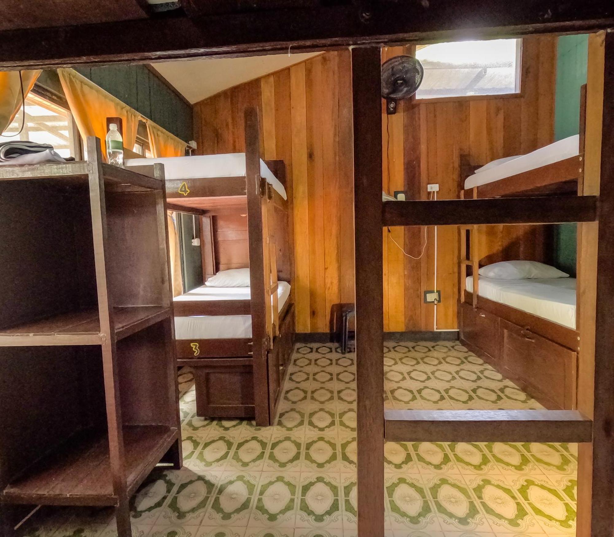 Hostel Casa De Las Palmas Tours Leticia Eksteriør billede