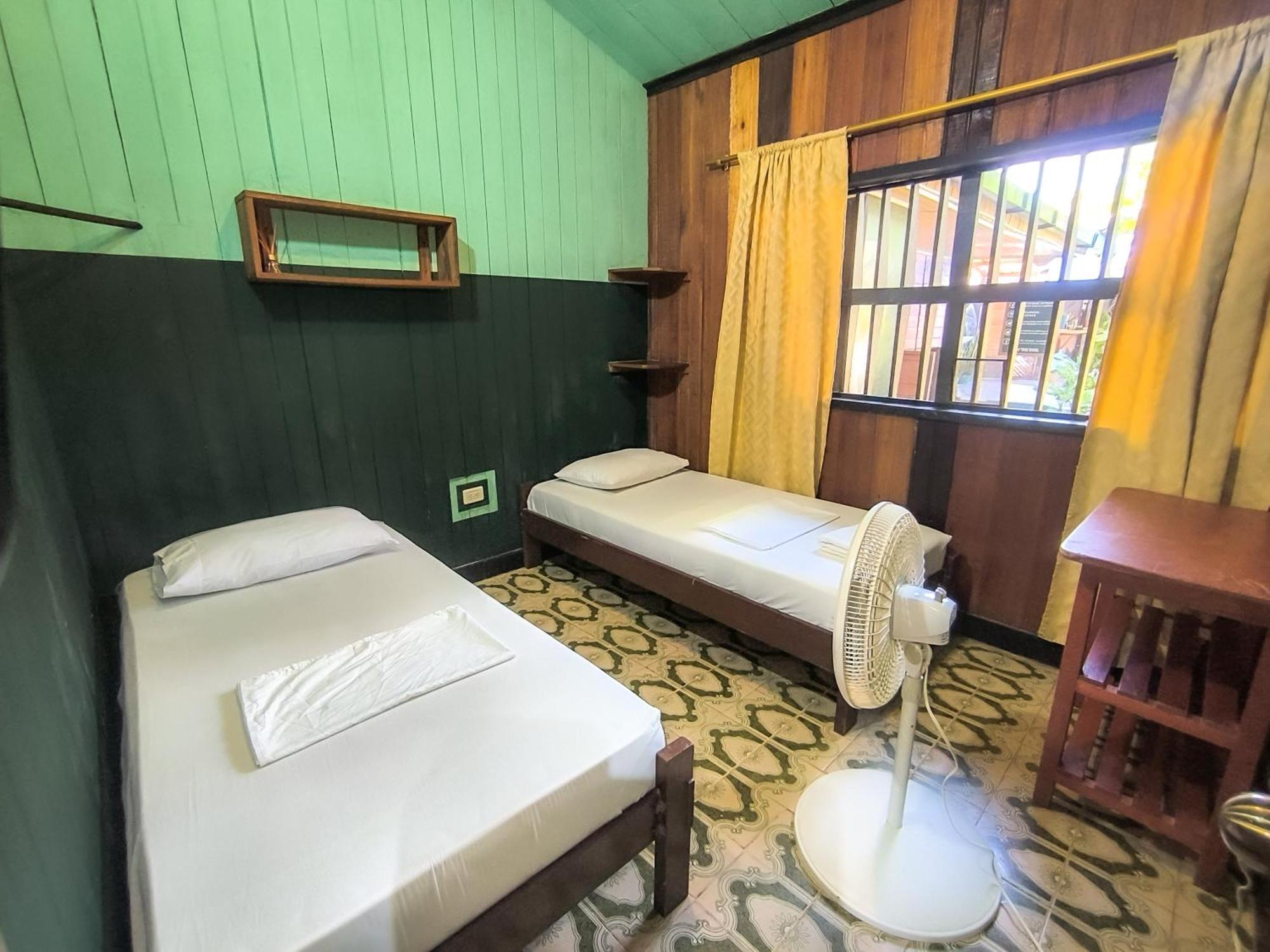 Hostel Casa De Las Palmas Tours Leticia Eksteriør billede