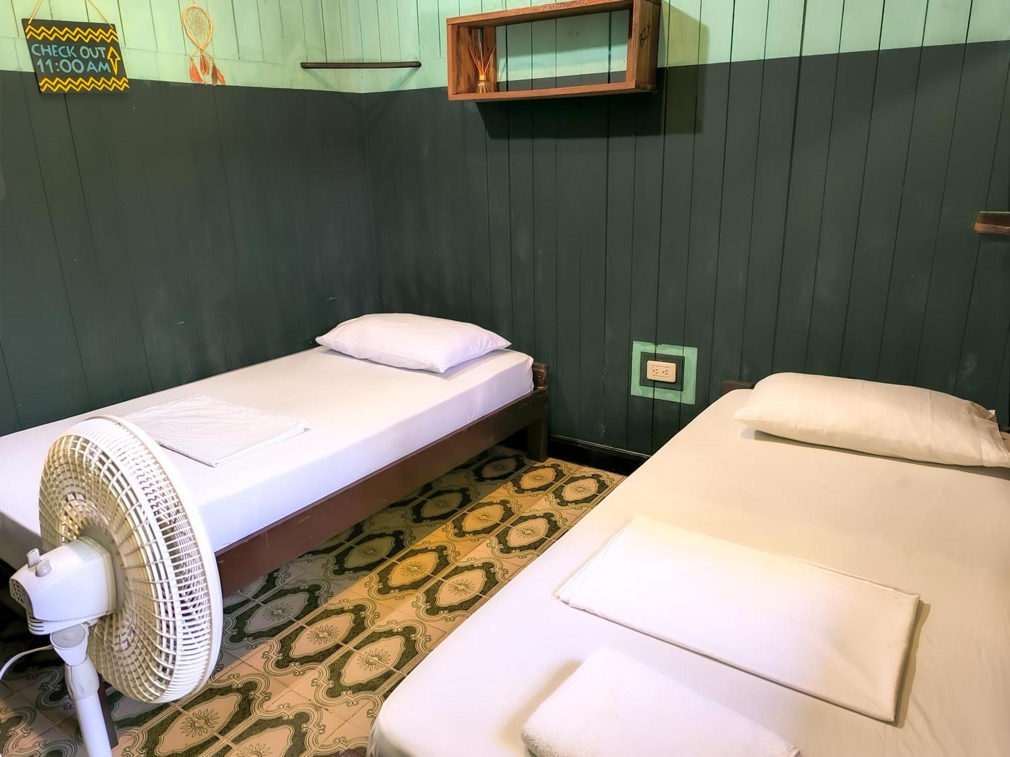Hostel Casa De Las Palmas Tours Leticia Eksteriør billede