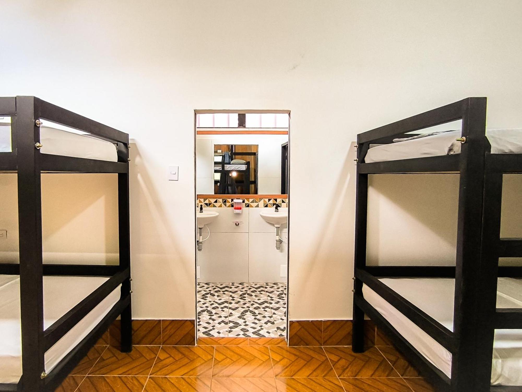 Hostel Casa De Las Palmas Tours Leticia Eksteriør billede