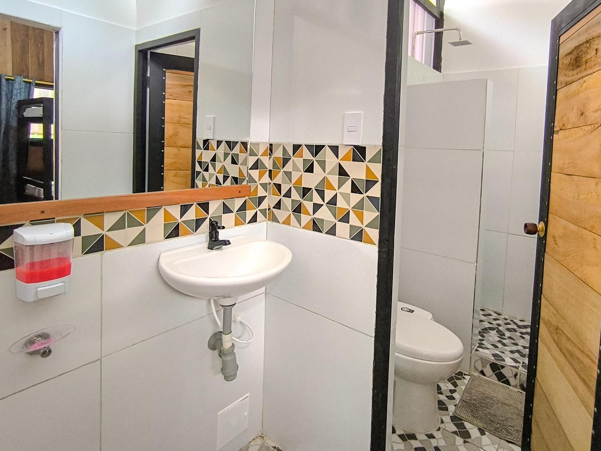 Hostel Casa De Las Palmas Tours Leticia Eksteriør billede