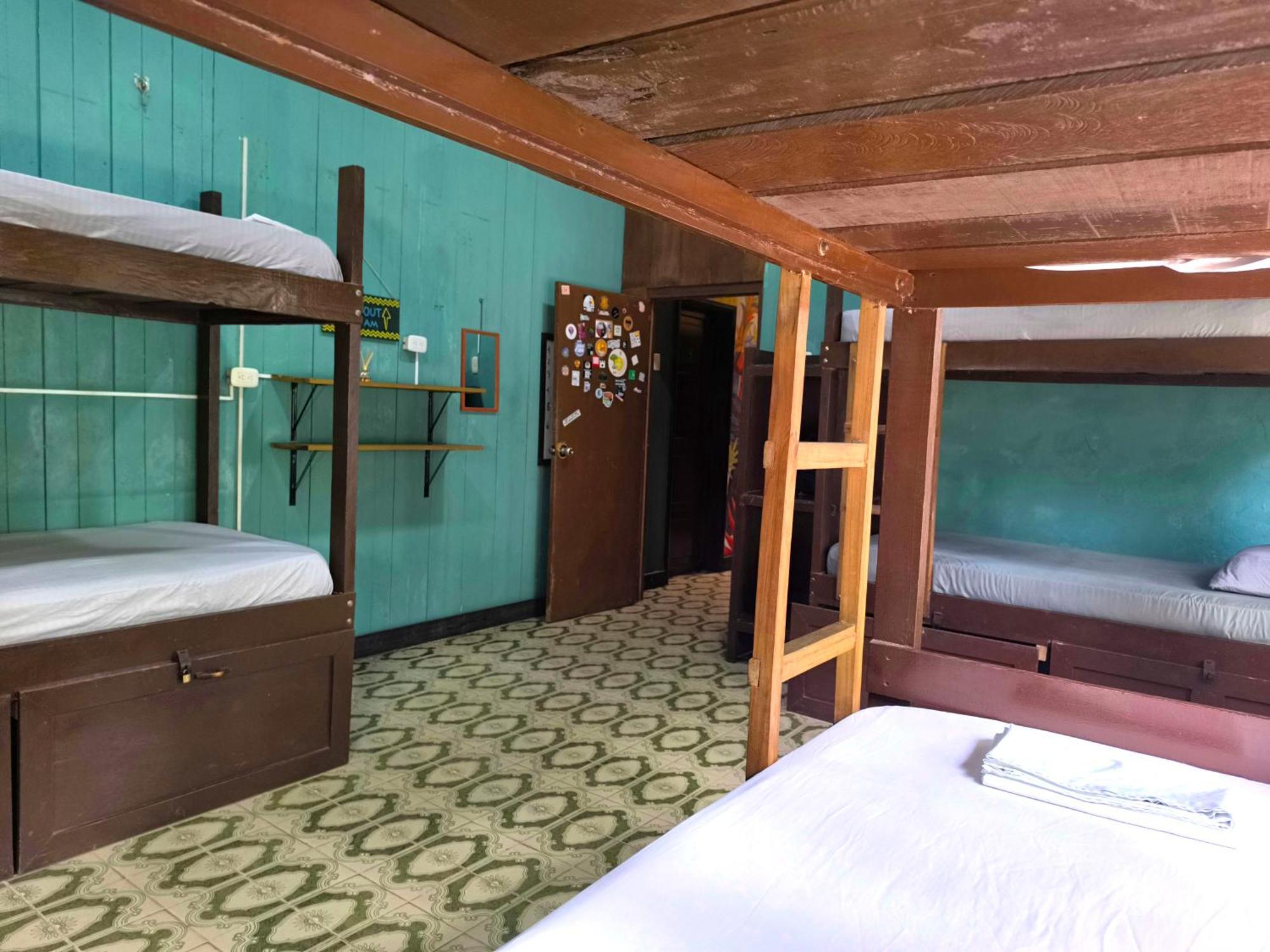 Hostel Casa De Las Palmas Tours Leticia Eksteriør billede